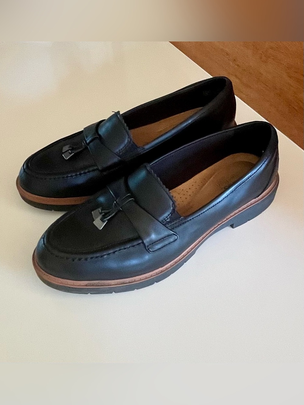 Women’s Clarks Westlynn Bella Black Leather Tassel Loafers 10 wide